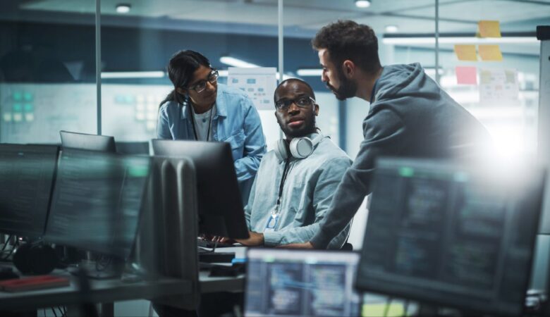 Fusing Security Into the Network Fabric: From Hybrid Mesh Firewalls to Universal ZTNA